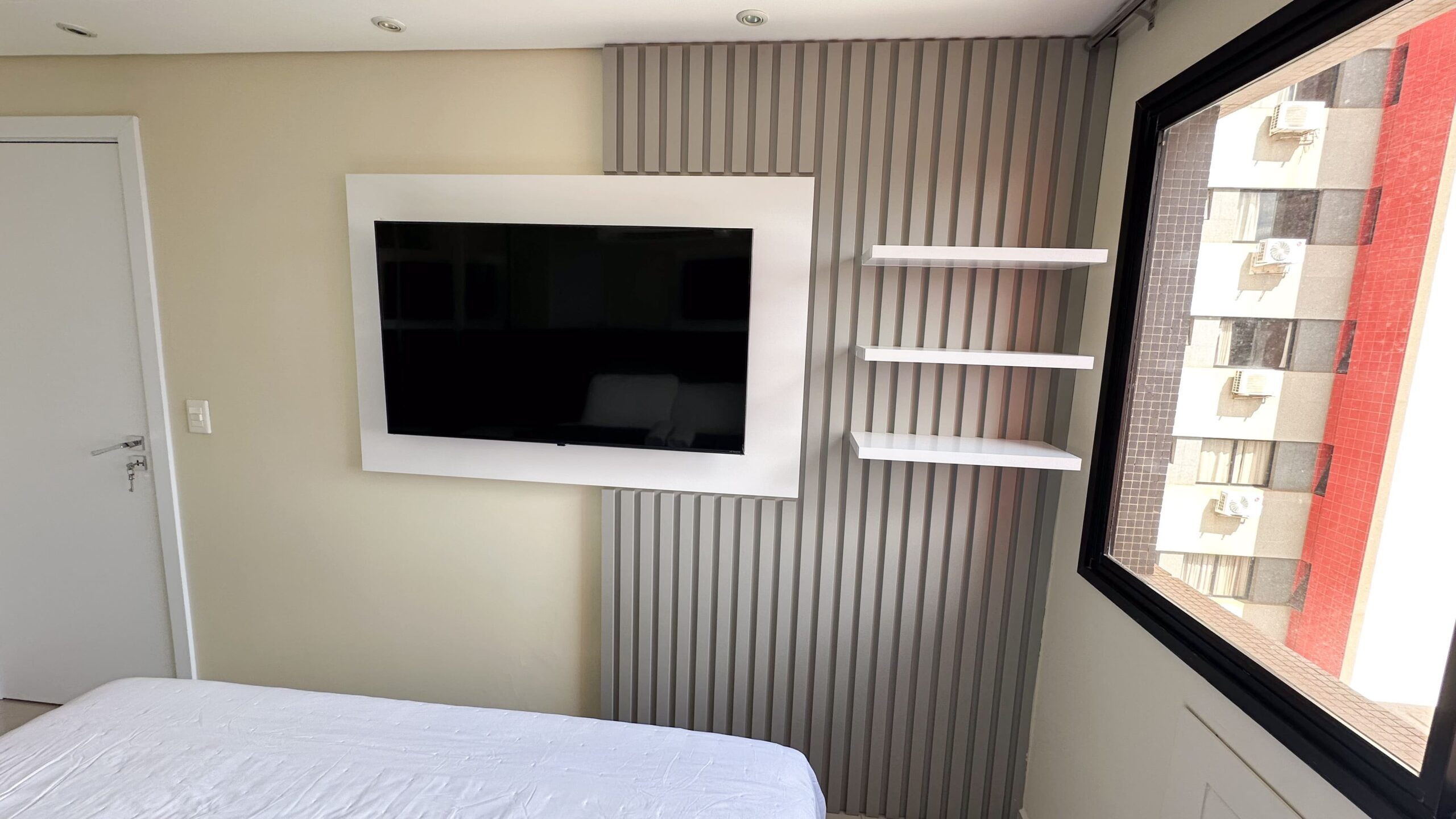 Quarto com TV smart