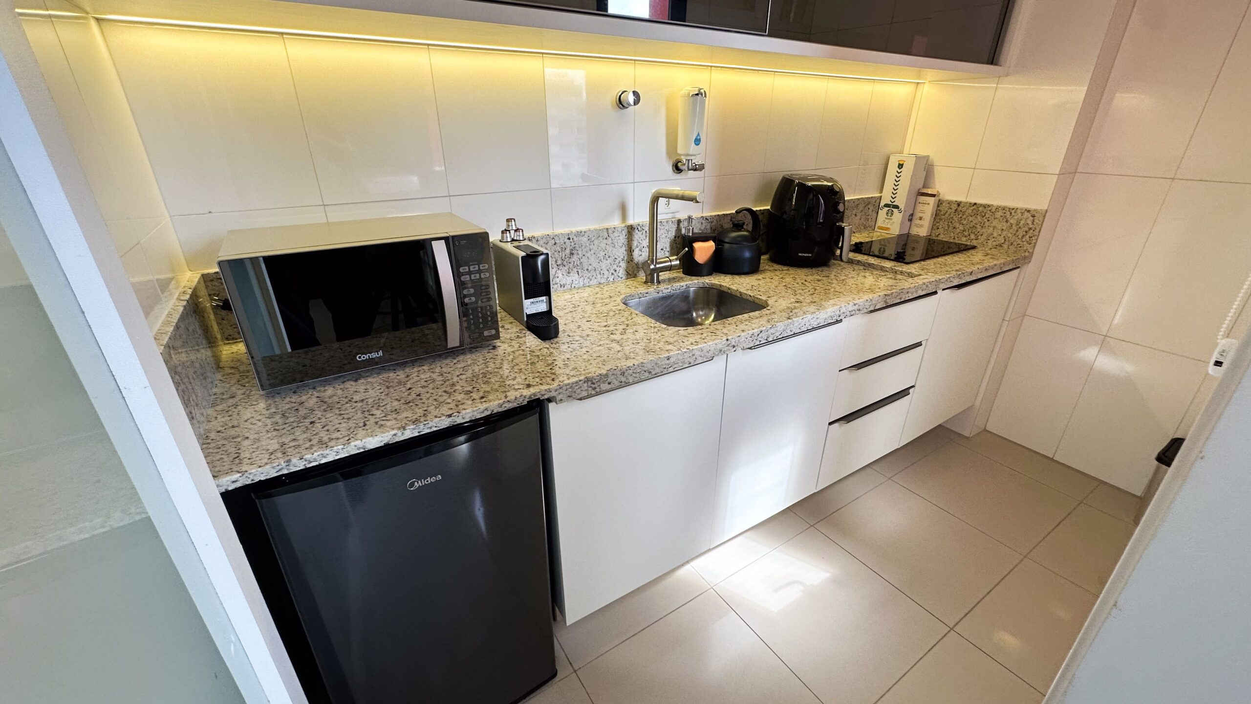 Cozinha completa e equipada